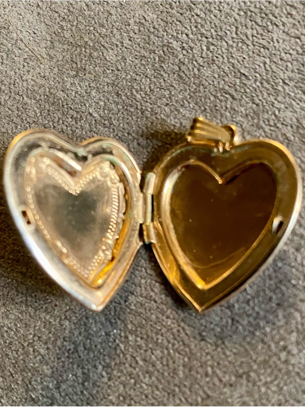 Vtg Solid 14K Gold Heart Locket Engraved Floral Shield Pendant Appx 5g Authentic - Picture 8 of 16